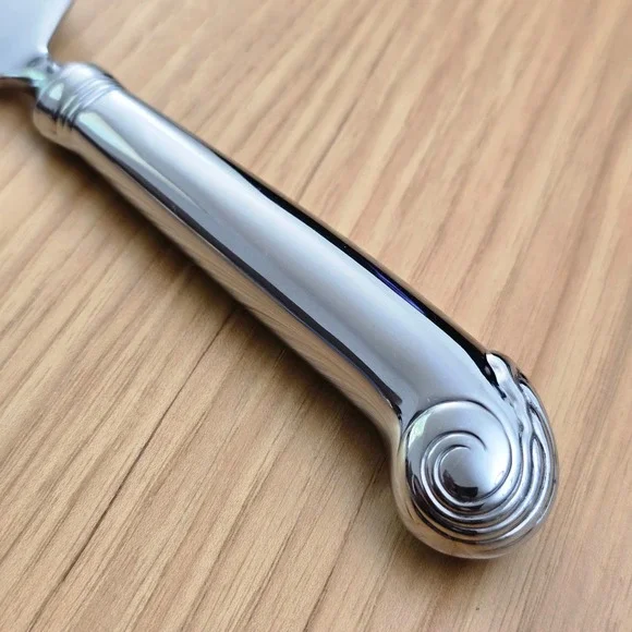 Kirk Stieff WILLIAMSBURG ROYAL SHELL Pie and Cake Server Pistol Handle Stainless - Picture 6 of 14